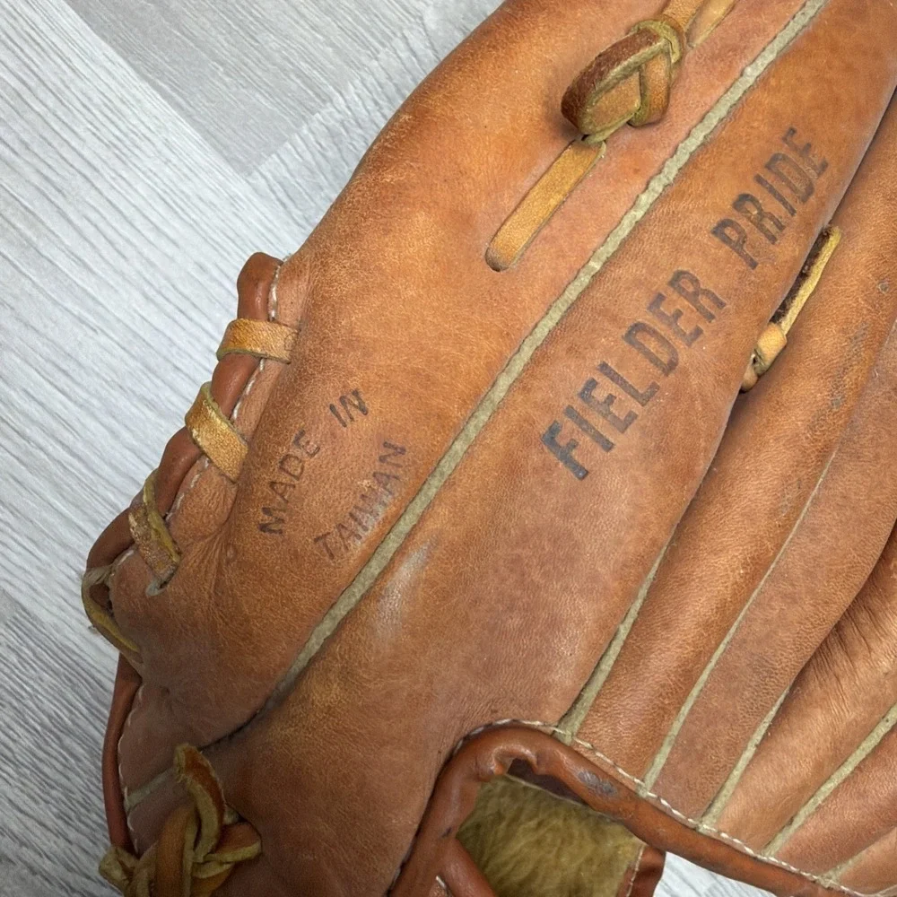 Vintage Baseball Glove Pro Style‎ Professional Model 22076 Fielder Pride Taiwan